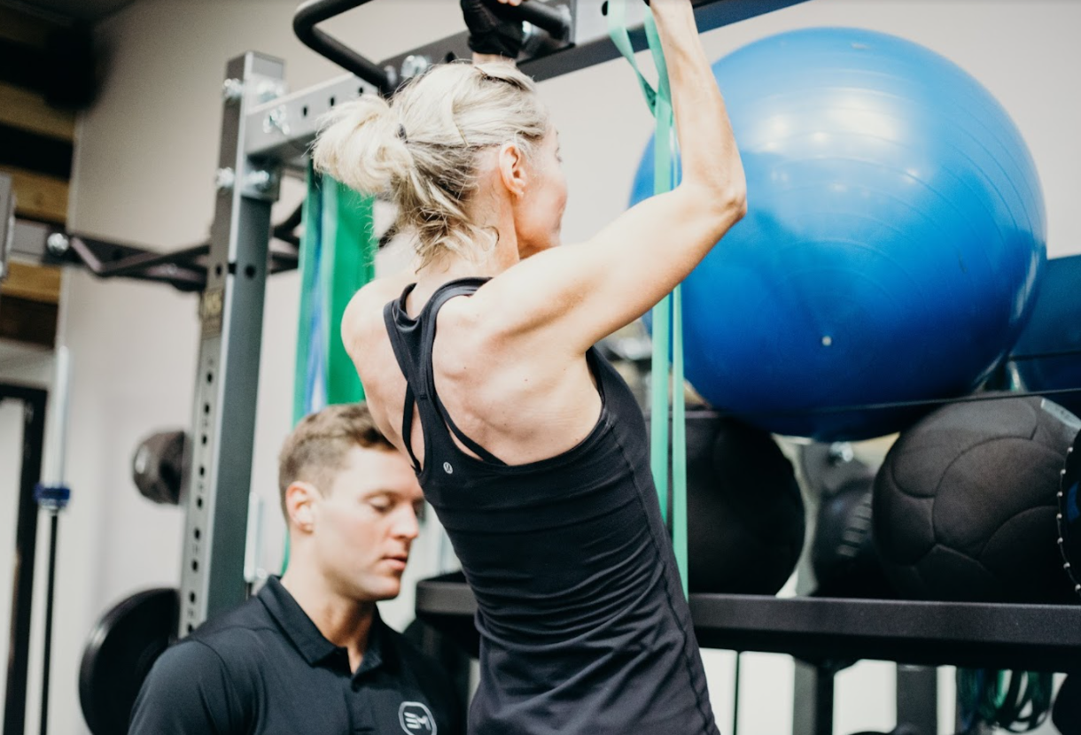 exercise osteoporosis lady doing strength training exercise for osteoporosis